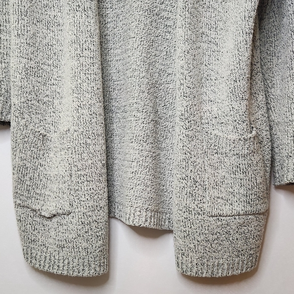 Gray & White Open Front Cardigan with Pockets - Picture 5 of 14